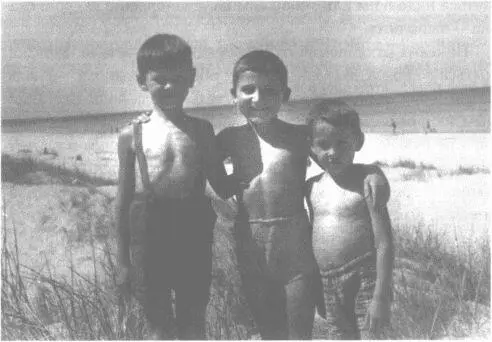 С друзьями на Рижском взморье Н и Ф Чирсковы 1948 г Вскоре после войны - фото 34