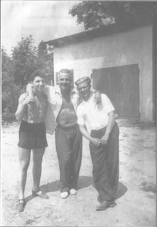 Дача в Гульрипши К и А Симоновы и Анатолий Серов 1954 г Вот отрывок из - фото 37