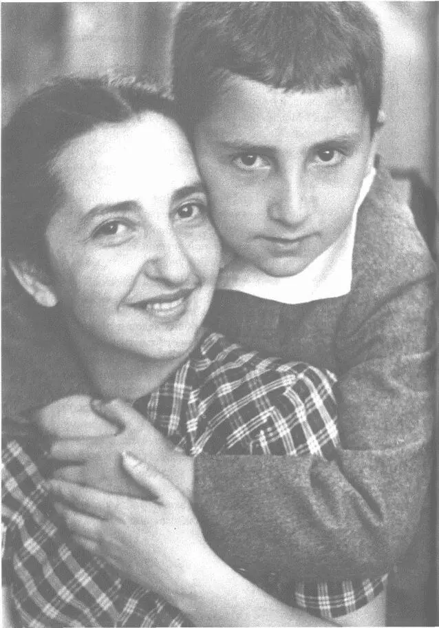Моя мама Говорят мы непохожи Помоему это неправда 1946 г Мы охотно - фото 58