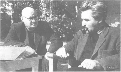 Горбатов и Симонов на даче в Гульрипши 1951 г С этого кудато потом - фото 82
