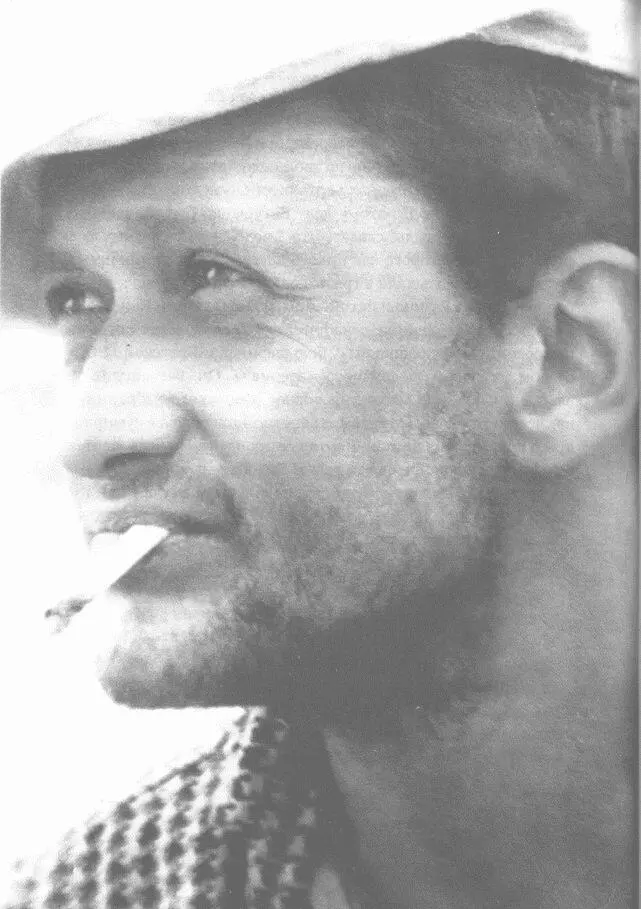 Длинный он же Эмка Эмиль Левин на яхте Халоймэс 1964 г Я пишу о друге - фото 86