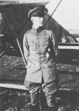 Оберлейтенант Харальд Ауффарт из Jasta 29 на фоне своего Fokker D VII в 1918 - фото 7