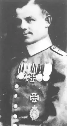 Макс Мюллер 36 побед Погиб в январе 1918 г выбросившись из кабины когда - фото 125