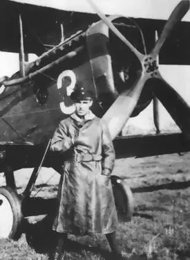 Карл Август фон Шёнебек 8 побед на фоне захваченного DH 4 1 27 июля 1917 - фото 164