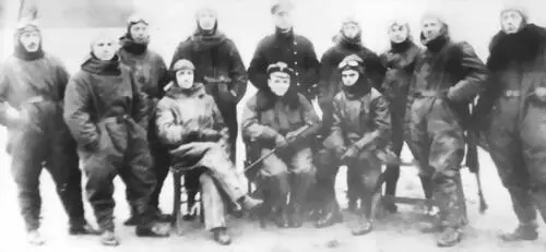Jasta 7 в декабре 1917 г Стоят справа налево вицефельдфебель Звободе - фото 165
