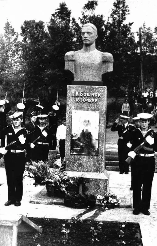 Памятник Н К Бошняку в Советской Императорской гавани В С Завойко - фото 6