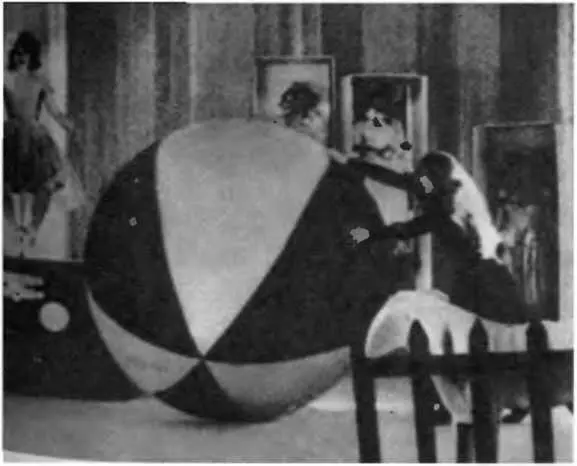 1926 год Слева направо Жан Ренуар Пьер Лестренгэ Дуглас Фэрбэнкс Эдмунд - фото 60