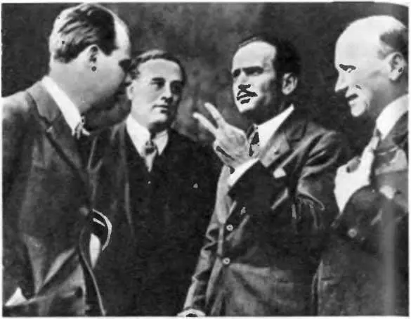 1926 год Слева направо Жан Ренуар Пьер Лестренгэ Дуглас Фэрбэнкс Эдмунд - фото 61