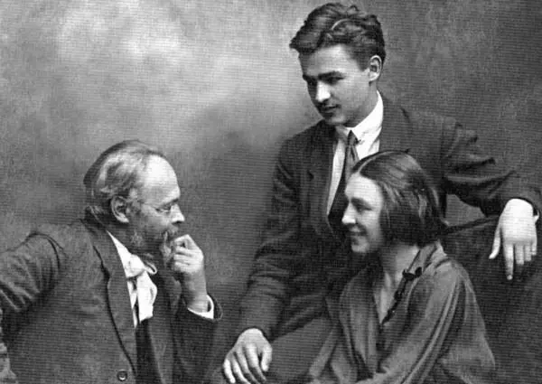 Е Н Чириков с сыном Георгием и дочерью Валентиной Прага 1922 г Семья - фото 31