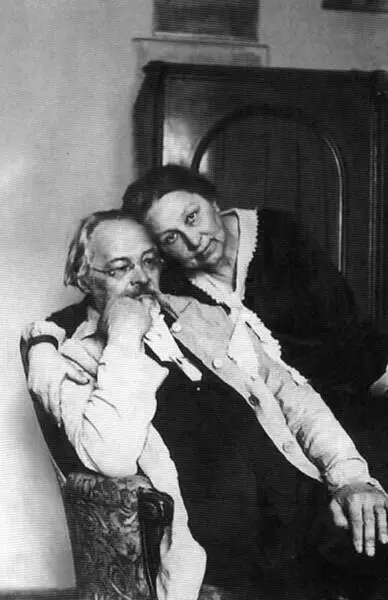 Евгений Николаевич и Валентина Георгиевна Чириковы Прага 1930 г Потомки Е - фото 42
