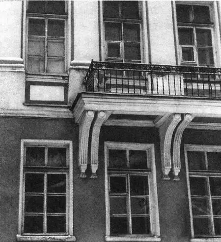 Окна кабинета Пушкина со двора дома по набережной реки Мойки Фотография Они - фото 10