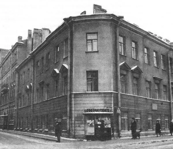 Владимирский проспект 11 дом где в 18421845 годах жил Ф М Достоевский - фото 31