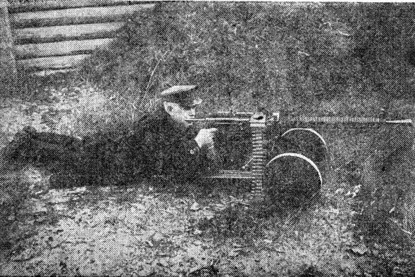 В А Дегтярев испытывает один из образцов пулемета своей конструкции Было - фото 36