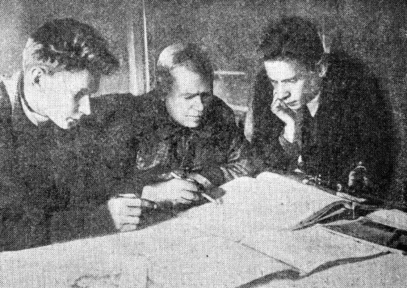 В А Дегтярев с сыновьями слева Владимир справа Александр Мне уже - фото 46