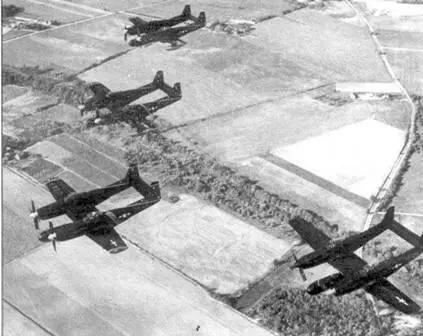 Четыре F82F из 52 FAWG 46408 407 414 и 429 над ЛонгАйленд 1949 - фото 120