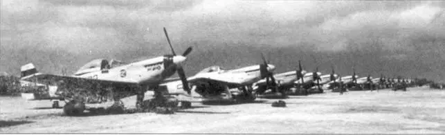 Ряд Р51D из 78 FS 15 FG Иводзима 10 марта 1945 года Самолеты несут - фото 58