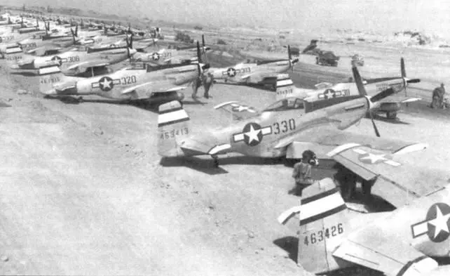 Аэродром Саутфилд Иводзима 25 марта 1945 года Видимые на снимке Р51D25NА - фото 60