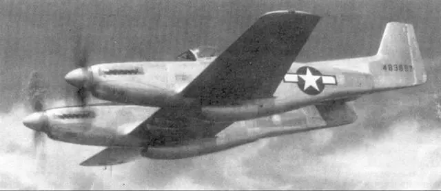 Второй ХР82 в полете Летчикииспытатели фирмы North American Aviation Эд - фото 99