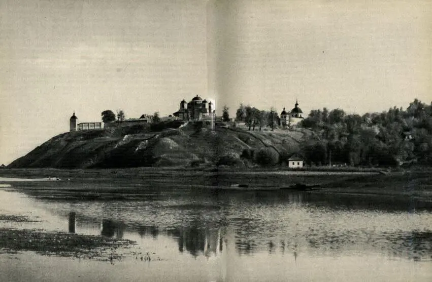 99 СпасоПреображенский монастырь Вид со стороны Десны Мирские черты в - фото 103