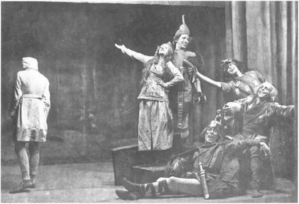 Сцена из спектакля Гондла Н Гумилёва 1921 г Слева Антон Шварц в главной - фото 29