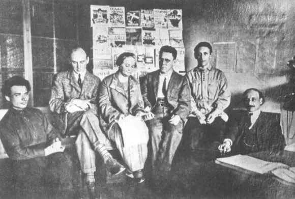 Редакция Детского отдела ГИЗа 1926 г Слева направо Н Олейников В Лебедев - фото 33