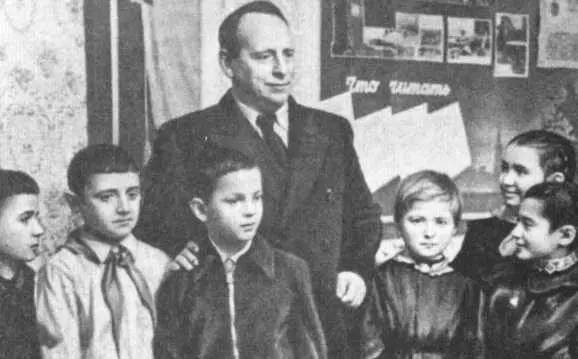 E Л Шварц на встречах с юными читателями Середина 1940х гг Ленинград - фото 64
