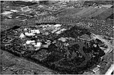Первый в мире парк аттракционов Диснейленд открывшийся 18 июля 1955 года в - фото 54