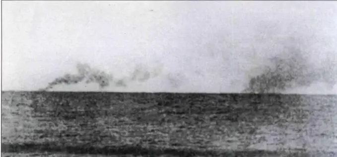 Добившись прямых попаданий в Худ Бисмарк немедленно развернул свой главный - фото 110