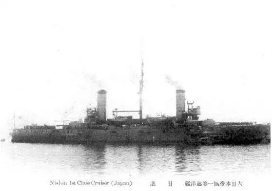 Вверху отряд адмирала Того маневрирует во время боя 28 июля 1904 г На - фото 41