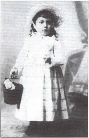 ГФ Лавкрафт 1892 г ГФ Лавкрафт в восемь лет 18971898 гг ГФ - фото 2
