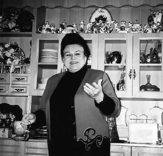 Людмила Зыкина была хлебосольной хозяйкой потчевала гостей чем могла всем что - фото 50