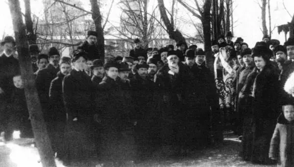 Чижовцы на могиле Ф В Чижова в Даниловом монастыре в день его 100летнего - фото 80