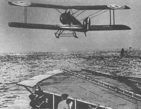 Взлет с корабельной палубы Сбитый германский самолет Самолет И И - фото 11