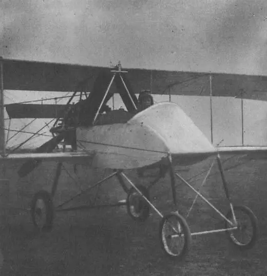 Техника тех дней Эдуард Пульпе перед боевым вылетом 1916 г Иван - фото 17