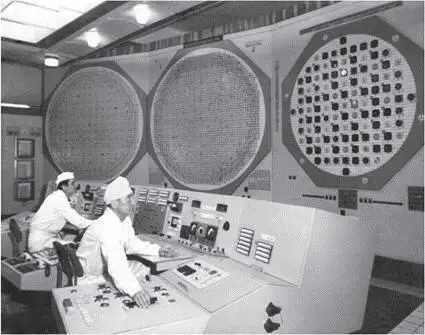 Пульт управления АДЭ1 В 1957 году начался монтаж графитовой кладки 50 000 - фото 26