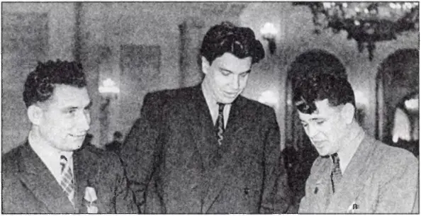 1957 год Кремль Слёт молодых целинников ВМ Мироненко и АИ Качанов - фото 21