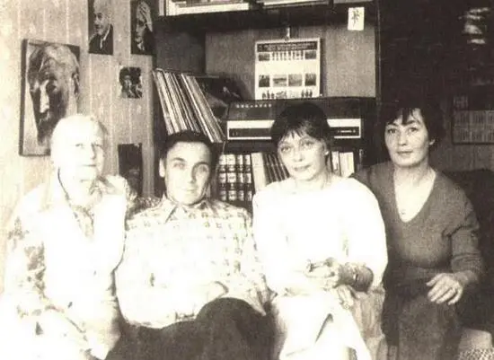О Эйхенбаум В Заманский Лиза и Т Шапиро Апрель 1981 г Месяц без Олега - фото 69