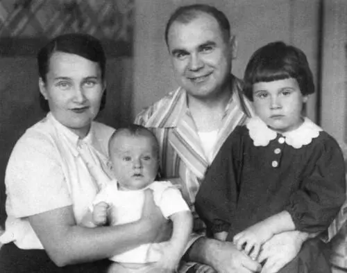 Семья Байбаковых С женой Клавдией дочкой Татьяной и сыном Сергеем Сергей - фото 12