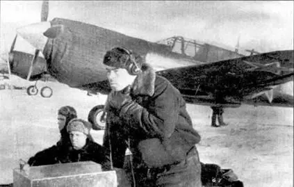 Североморский Р40 на аэродроме зима 194344 гг Виден специальный кожух - фото 102