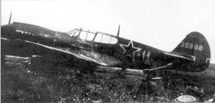 Р40M 11 советской морской авиации На киле виден старый американский - фото 105