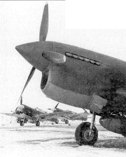 Новые P40F Warhawk на площадке перед сборочным цехом Выпуск этой - фото 15