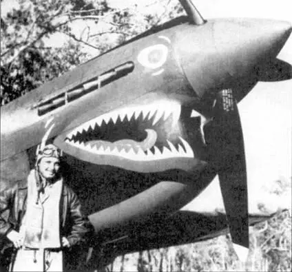Роберт X Вот из 9th FS 49th FG 5th AF перед своим истребителем Этот пилот - фото 27