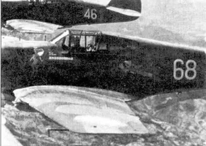 Р40 из 3rd Squadron AVG в полете На переднем плане Чарльз Олдер первый ас - фото 85