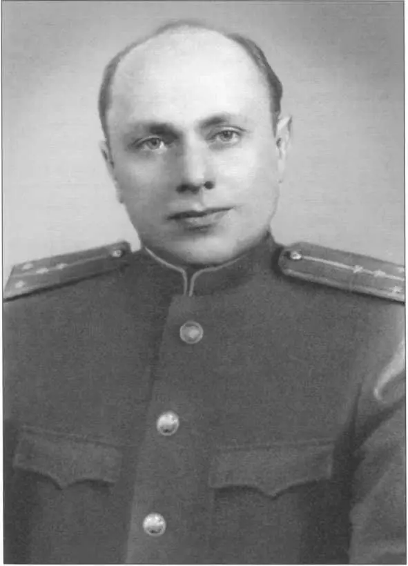 Алексей Николаевич Ботян капитан госбезопасности 1950е гг Педагог Алексей - фото 3
