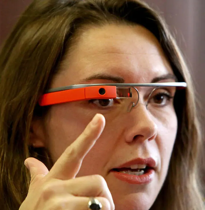 Доктор Хизер Эванс тестирует Google Glass в медицинском центре фото Ken - фото 67