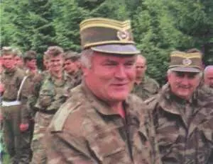 Генерал Мпадич пользовался любовью солдат Президент Радован Караджич и - фото 19