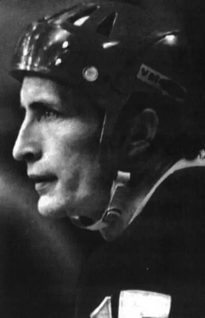 Александр Якушев советский хоккеист и тренер Заслуженный мастер спорта СССР - фото 46