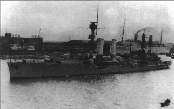 Экипаж крейсера выстроен вдоль бортов Эмден покидает Шанхай Китай 1931 г - фото 17