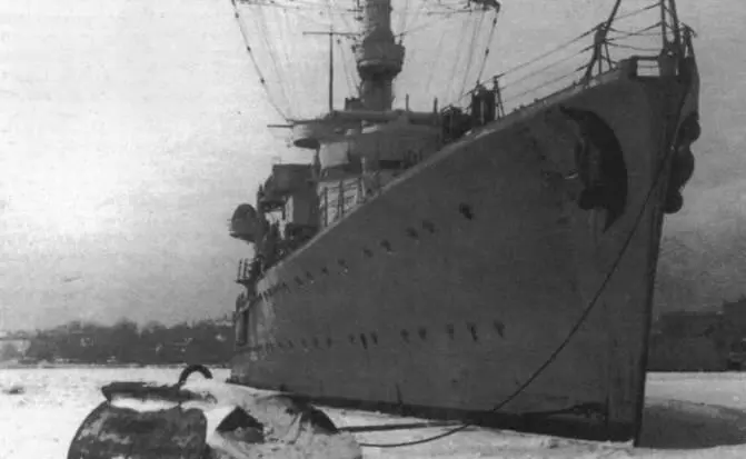 Лейпциг во льдах Балтийского моря холодно зимой на Балтике Крейсер стоит на - фото 70