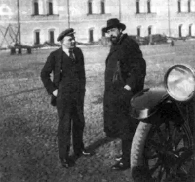 Илл 22 Ленин и БончБруевич 16 октября 1918 года Москва Кремль Долгая и - фото 22